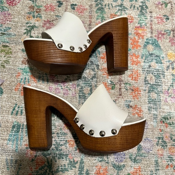 Elegant White Leather Mules with Wooden Heel - Picture 2 of 4